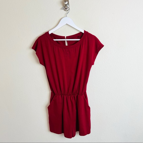Red Off Shoulder Pockets Tee Material Short Sleeve Romper - Picture 1 of 6